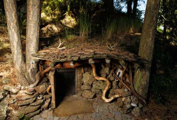 The small house is located in the ground, much like a hobbit's from The Lord Of The Rings.